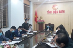 Ông Vừ A Bằng, Phó Chủ tịch UBND tỉnh Điện Biên, Phó trưởng Ban chỉ đạo phòng, chống dịch COVID-19 tỉnh thông tin tình hình dịch COVID-19 trên địa bàn. (Ảnh: TTXVN phát)