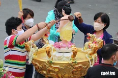 Phát động tuần lễ 'Tắm Phật online,' góp quỹ phòng chống COVID-19