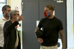 [Video] Sergio Ramos có buổi tập đầu tiên cùng Paris Saint-Germain