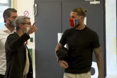 [Video] Sergio Ramos có buổi tập đầu tiên cùng Paris Saint-Germain