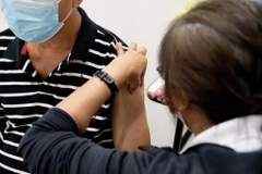 Dịch COVID-19: 70% dân số Singapore đã được tiêm vaccine đầy đủ