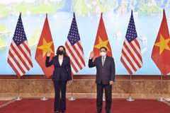 Thủ tướng Phạm Minh Chính và Phó Tổng thống Hoa Kỳ Kamala Harris tại buổi tiếp. (Ảnh: Dương Giang/TTXVN)