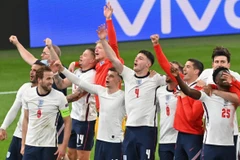 Tuyển thủ Anh săn mừng sau khi giành vé vào chung kết EURO 2020. (Ảnh: AFP/TTXVN)