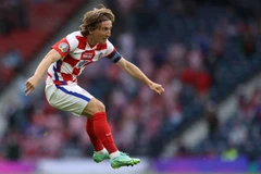 [Video] Cận cảnh siêu phẩm trivela của Modric vào lưới Scotland