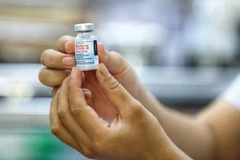 Moderna đề nghị FDA cấp phép chính thức cho vaccine của hãng 