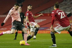 M.U (áo đỏ) thua Sheffield United trên sân nhà. (Nguồn: Sky)