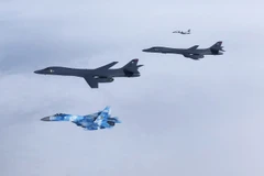 Tiêm kích Nga chặn 2 máy bay ném bom của Mỹ trên biển Bering