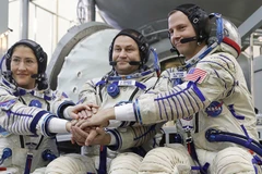 Các nhà du hành vũ trụ Nga và Mỹ chuẩn bị thực hiện nhiệm vụ trên Trạm Không gian Quốc tế (ISS). (Nguồn: TASS)