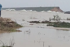 Cảnh ngập lụt trên diện rộng sau khi đập Sardoba ở vùng Syrdarya bị vỡ. (Ảnh: RFE/TTXVN)