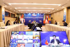 Phó Thủ tướng, Bộ trưởng Bộ Ngoại giao Phạm Bình Minh chủ trì Hội nghị trực tuyến Hội đồng Chính trị - An ninh ASEAN lần thứ 21. (Ảnh: Văn Điệp/TTXVN)