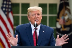 Tổng thống Mỹ Donald Trump phát biểu trong cuộc họp báo tại Nhà Trắng ở Washington, DC. (Ảnh: AFP/TTXVN)