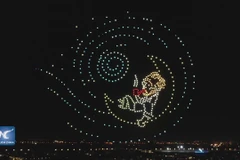 Mãn nhãn với màn trình diễn ánh sáng của 600 máy bay không người lái