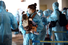 Đưa công dân bị mắc kẹt ở nước ngoài về nước an toàn. (Ảnh: Huy Hùng/TTXVN)