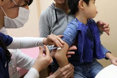 Tiêm phòng vắcxin cúm cho trẻ em tại Tokyo, Nhật Bản. (Nguồn: asia.nikkei.com)