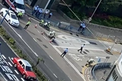 Hong Kong: Phát hiện 3 quả bom tự chế tại khu trường học bị bỏ hoang 