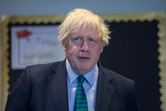 Thủ tướng Anh Boris Johnson tại một sự kiện ở Coalville ngày 26/8/2020. (Ảnh: AFP/TTXVN)