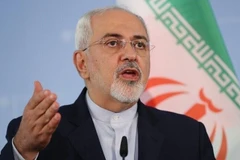 Ngoại trưởng Iran Mohammad Javad Zarif phát biểu trong cuộc họp báo tại Tehran. (Ảnh: IRNA/TTXVN)