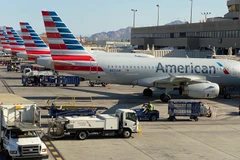 Máy bay của hãng hàng không American Airlines đỗ tại sân bay quốc tế Phoenix, Mỹ ngày 30/8/2020. (Ảnh: AFP/TTXVN)
