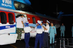 Cử trực thăng đưa bệnh nhân từ Trường Sa về đất liền điều trị kịp thời
