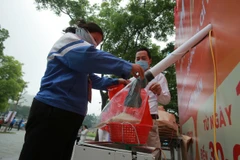 [Video] Dùng công nghệ nhận diện khuôn mặt để phát gạo cho người nghèo