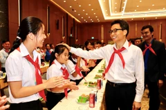 ​PTT Vũ Đức Đam gặp mặt đại biểu Cháu ngoan Bác Hồ tỉnh Bình Dương