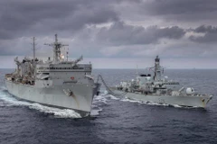 Tàu hải quân của Mỹ và Anh hoạt động trên vùng biển Barents. (Nguồn: HMS Kent)