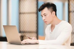 Một người nước ngoài bị lừa đảo 57 tỷ đồng khi mua bán găng tay y tế