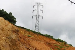 Một điểm sạt lở do mưa lũ. (Ảnh minh họa: Hoàng Nguyên/TTXVN)