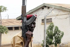 Uganda truy bắt hơn 200 tù nhân vượt ngục mang theo vũ khí nguy hiểm 