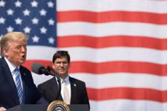 Tổng thống Donald Trump và Bộ trưởng Quốc phòng Mark Esper. (Nguồn: AFP)