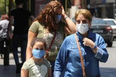 Người dân đeo khẩu trang phòng dịch COVID-19 tại Beirut, Liban ngày 29/5/2020. (Nguồn: Reuters)