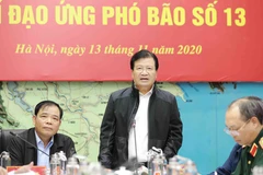 Phó Thủ tướng Chính phủ, Trưởng Ban Chỉ đạo Trung ương về Phòng, chống thiên tai Trịnh Đình Dũng phát biểu chỉ đạo. (Ảnh: Vũ Sinh/TTXVN)