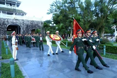 Lễ an táng Anh hùng lực lượng vũ trang nhân dân, Liệt sỹ Nguyễn Ngọc Bảo tại Nghĩa trang Quốc gia A1. (Ảnh: Phan Tuấn Anh/TTXVN)