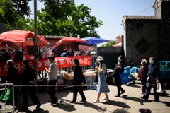 Trung Quốc thực hiện hạn chế đi lại tại các ổ dịch ở thành phố Cát Lâm. (Ảnh: AFP/TTXVN)