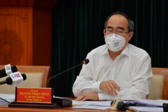 Bí thư Thành ủy Thành phố Hồ Chí Minh Nguyễn Thiện Nhân chủ trì cuộc họp tại điểm cầu Thành ủy. (Ảnh: TTXVN phát)