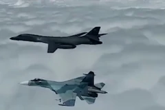 Máy bay chiến đấu Nga ngăn máy bay ném bom Mỹ vào không phận