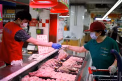 Mặt hàng thịt được bày bán tại một siêu thị của Trung Quốc. (Nguồn: Reuters)