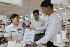 [Video] Kinh tế khó khăn do dịch, thưởng Tết 2021 thấp hơn năm trước