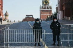 Cảnh sát Nga thực thi lệnh hạn chế giao thông nhằm ngăn dịch COVID-19 lây lan, tại Moskva ngày 7/4/2020. (Ảnh: THX/TTXVN)