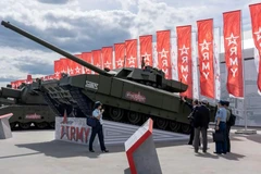 Các vũ khí tiên tiến của quân đội Nga, trong đó có xe tăng T-14 Armata luôn là tâm điểm quan tâm của các chuyên gia quân sự quốc tế. (Ảnh: Hồng Quân/Vietnam+)