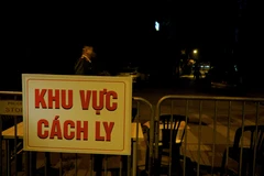 Hà Nội cách ly một đoạn phố Trúc Bạch sau khi có ca COVID-19 mới