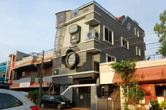 Nhiếp ảnh gia xây nhà gắn ống kính, đặt tên con theo các hãng máy ảnh