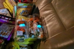 Gia đình Thái Lan sốc khi mua phải những miếng sushi phát sáng 