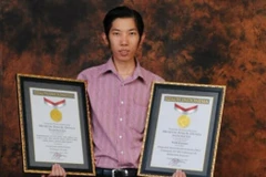 Welin Kusuma đã có 32 bằng tốt nghiệp dù mới 39 tuổi. (Nguồn: Mashable)