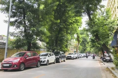 Xe cộ cũng dễ gặp vấn đề với khí hậu nắng nóng, đặc biệt là ôtô. (Ảnh: Minh Hiếu/Vietnam+)