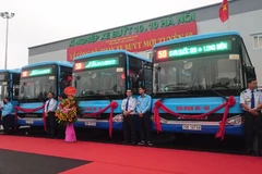 Tuyến buýt số 50 với logo, màu sơn, nhận diện thương hiệu mới. (Ảnh: Việt Hùng/Vietnam+)