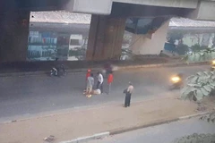 Hiện trường một công nhân của dự án đường sắt đô thị Cát Linh-Hà Đông bị xe máy tông vào sáng 6/1. (Ảnh: otofun.net)