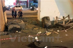 Hiện trường xảy ra vụ tai nạn thanh niên xâm nhập nhà ga đường sắt Cát Linh-Hà Đông và nhảy xuống đường vào tối 31/3. (Ảnh: Ngọc Hải/Vietnam+)