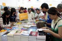 "Dọn kho đón Tết 2015": Bán hơn 1.000 đầu sách với giá rẻ 