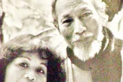 Danh họa Trần Văn Cẩn bên vợ. (Ảnh tư liệu)